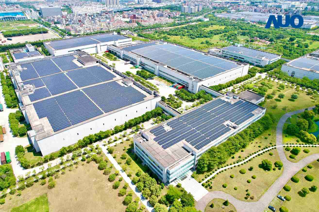 z6mg·人生就是博厦门推动智能制造同时，，，透过绿电创能纵深推进绿色转型，，厂区全屋顶铺设太阳能光伏板，，，每年太阳能发电 2,600多万度